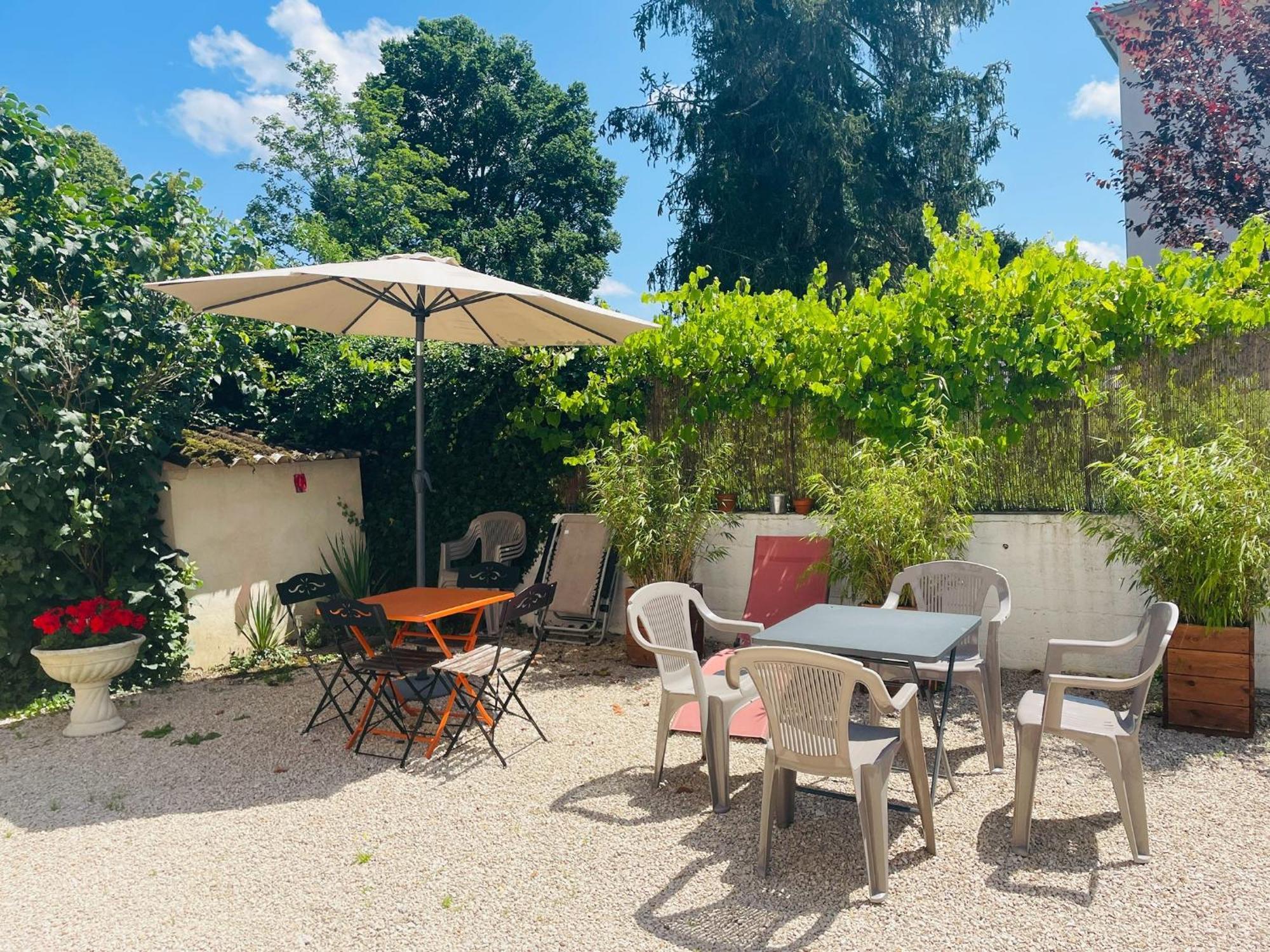 Location La Ferte, Calme Et Proximite Centre Ville Classe 3 Etoiles Lons-le-Saunier Exteriör bild